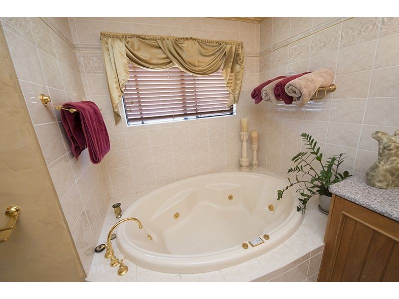 26 Fairbairn Place, Clinton QLD 4680