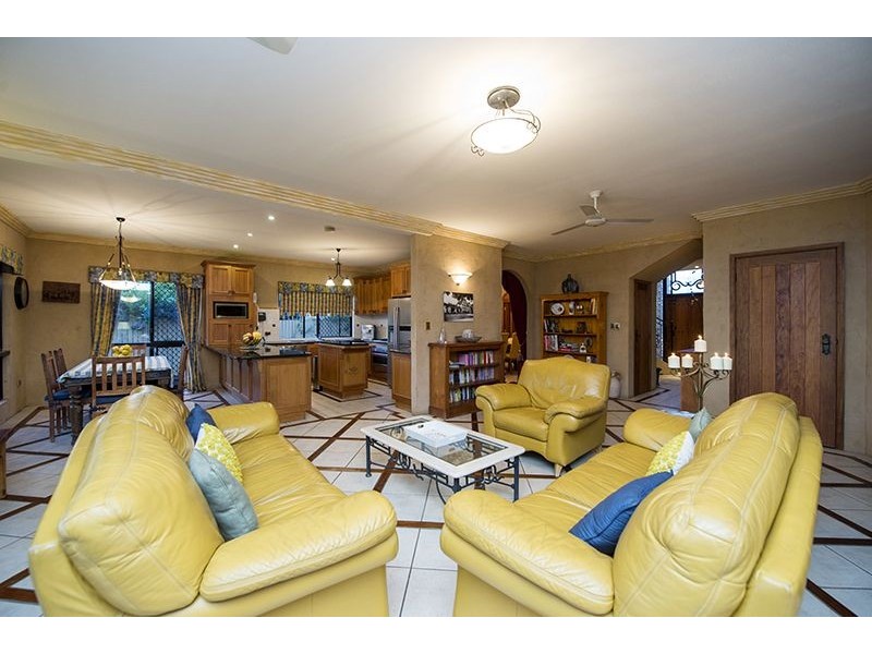 26 Fairbairn Place, Clinton QLD 4680