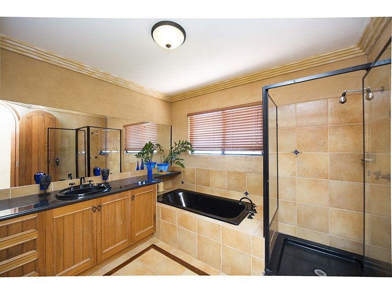 26 Fairbairn Place, Clinton QLD 4680