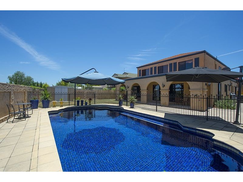 26 Fairbairn Place, Clinton QLD 4680