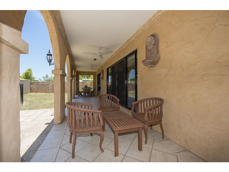 26 Fairbairn Place, Clinton QLD 4680