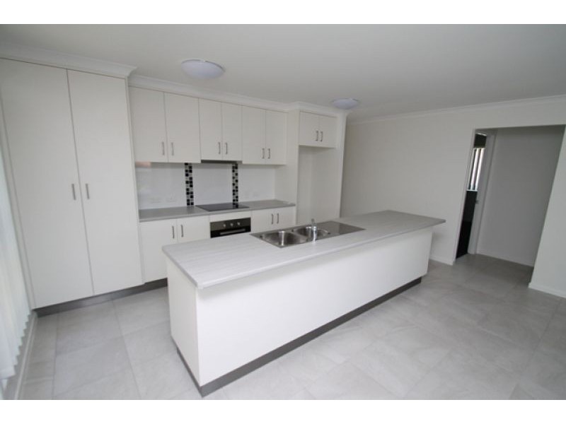 1A Eugenie Court, Glen Eden QLD 4680