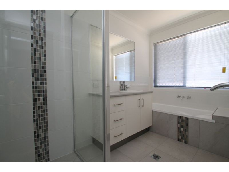 1A Eugenie Court, Glen Eden QLD 4680