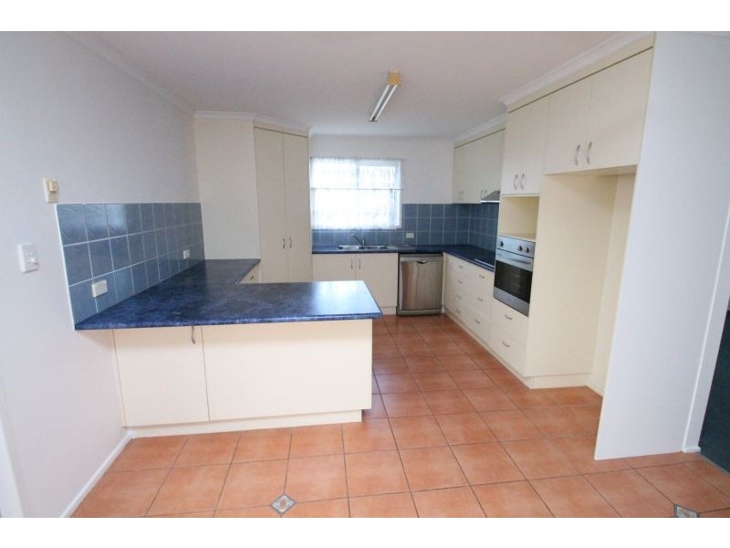 4 Hawthorne Street, West Gladstone QLD 4680