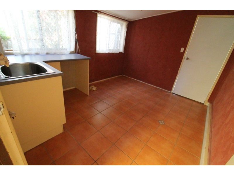 4 Hawthorne Street, West Gladstone QLD 4680