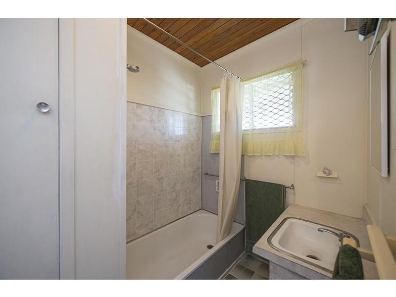 16 Coase Street, West Gladstone QLD 4680