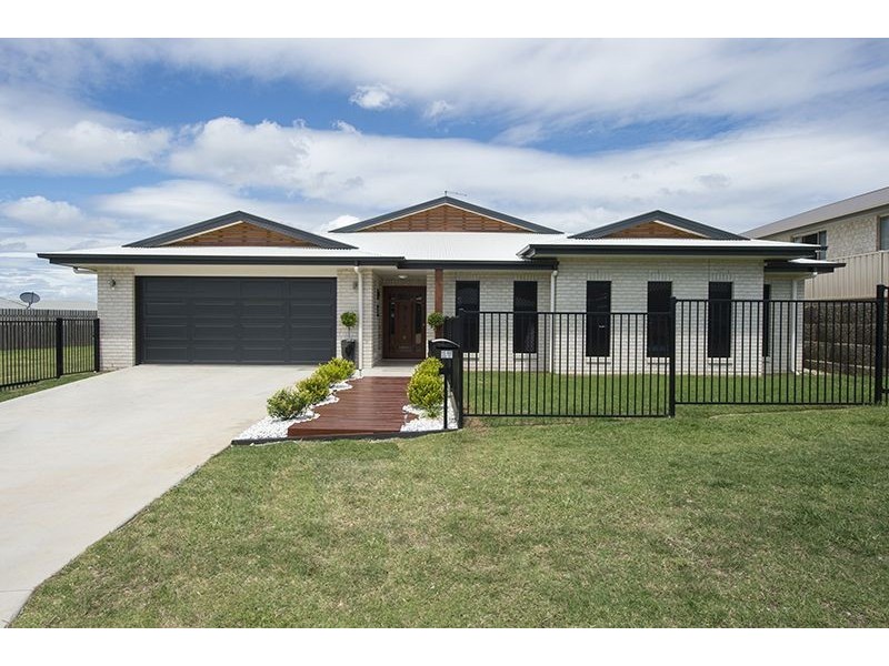 17 Valley Way, Boyne Island QLD 4680