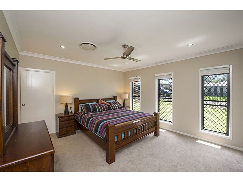 17 Valley Way, Boyne Island QLD 4680