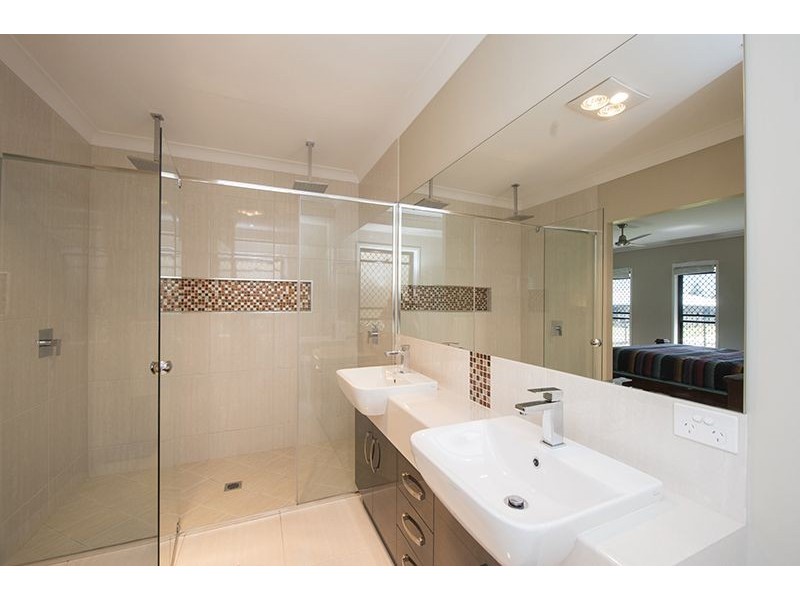 17 Valley Way, Boyne Island QLD 4680