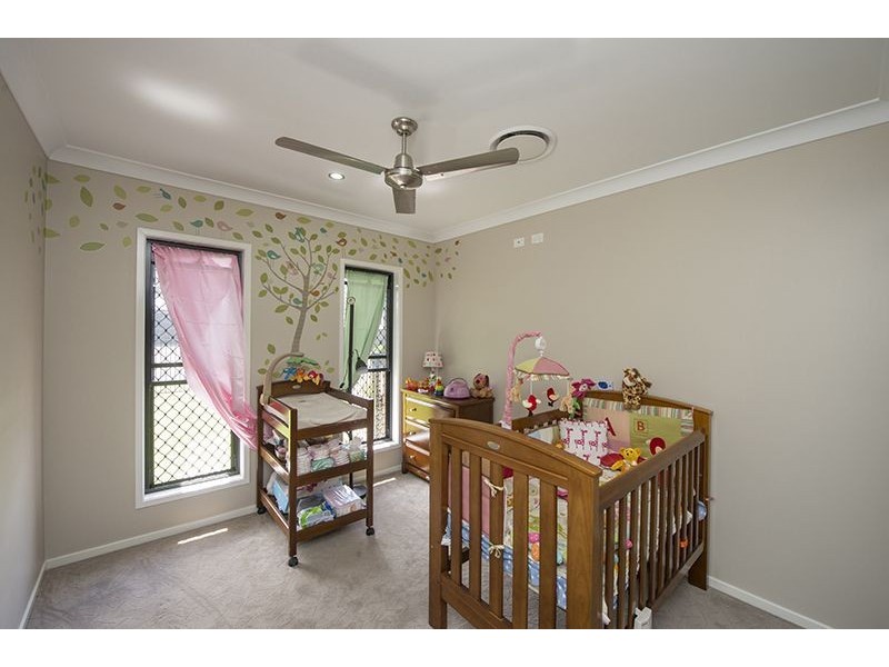 17 Valley Way, Boyne Island QLD 4680