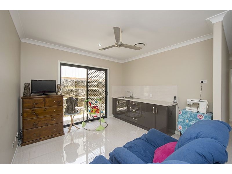 17 Valley Way, Boyne Island QLD 4680