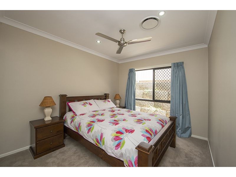 17 Valley Way, Boyne Island QLD 4680