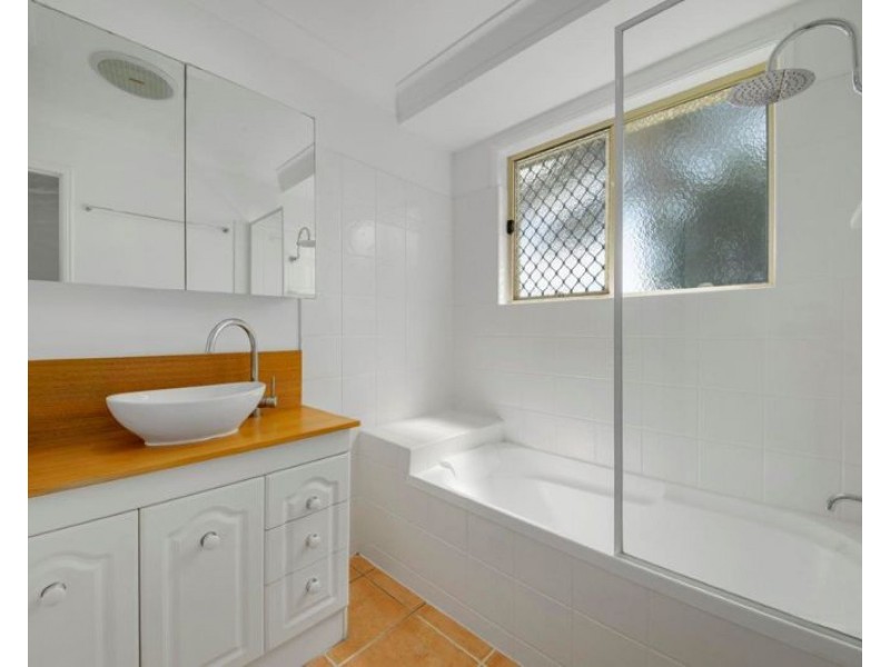 13 Michel Place, Telina QLD 4680