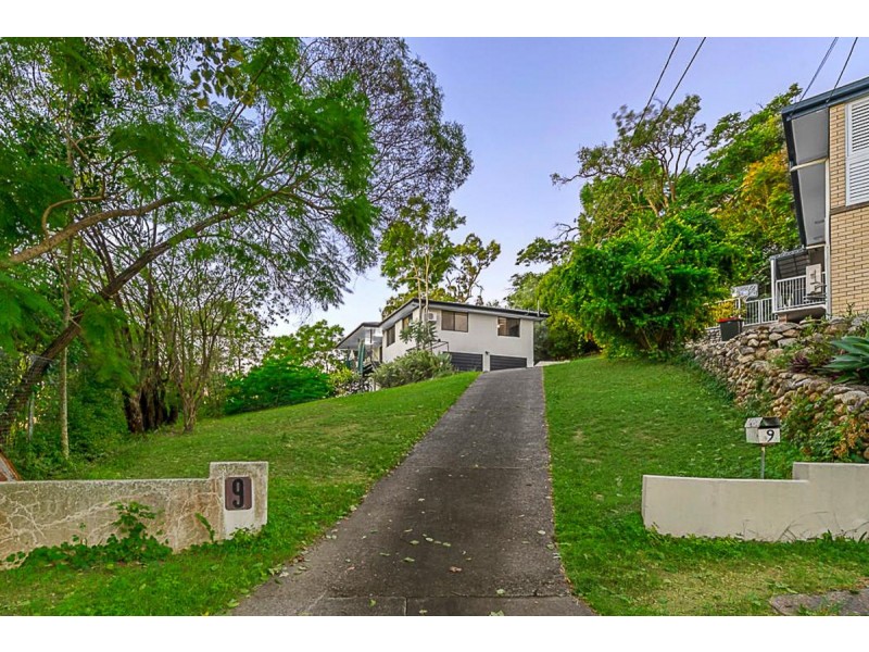 9 Halton Street, Stafford Heights QLD 4053
