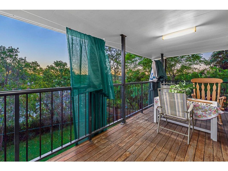 9 Halton Street, Stafford Heights QLD 4053