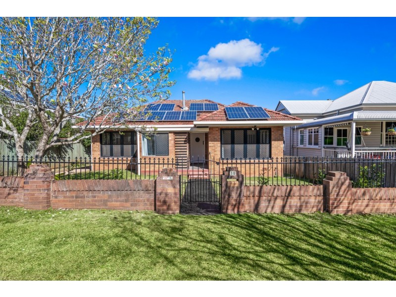18 Robinson Street, North Toowoomba QLD 4350