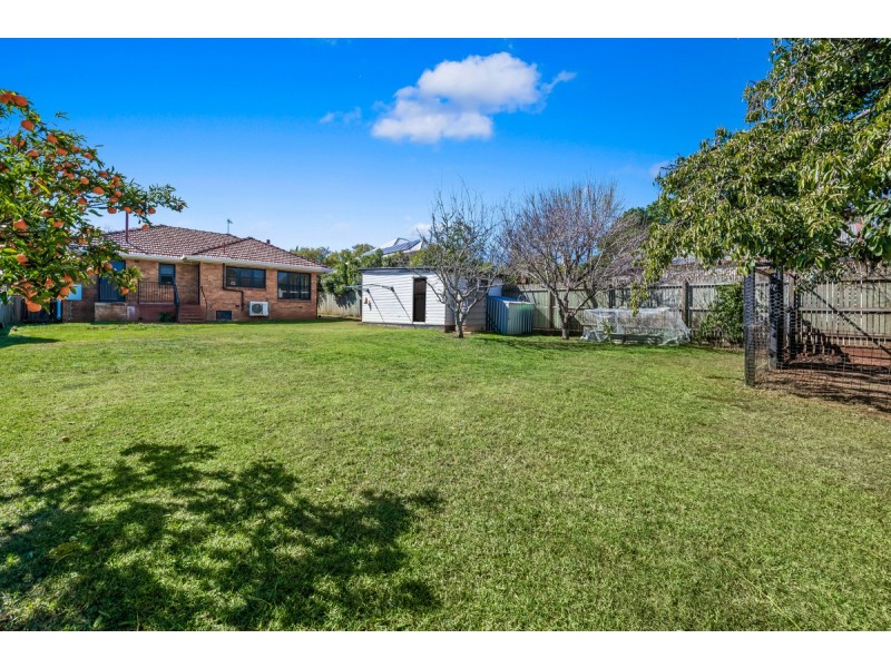 18 Robinson Street, North Toowoomba QLD 4350