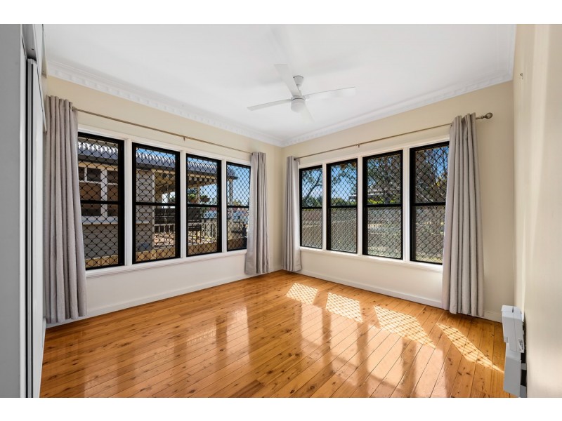 18 Robinson Street, North Toowoomba QLD 4350