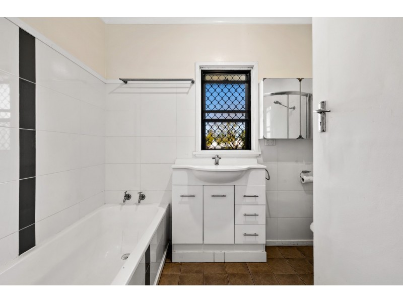18 Robinson Street, North Toowoomba QLD 4350