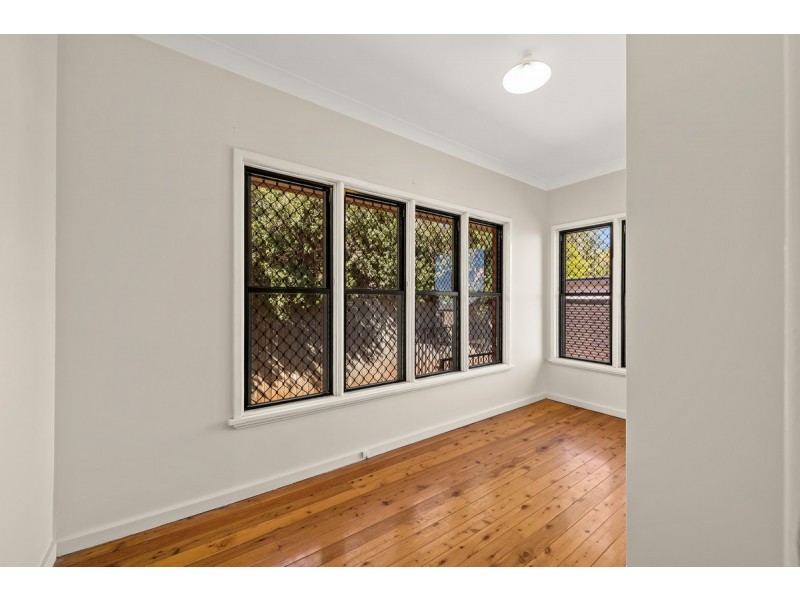 18 Robinson Street, North Toowoomba QLD 4350