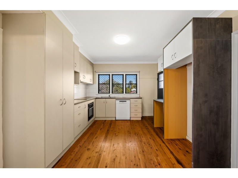 18 Robinson Street, North Toowoomba QLD 4350
