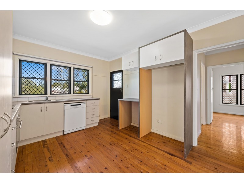 18 Robinson Street, North Toowoomba QLD 4350
