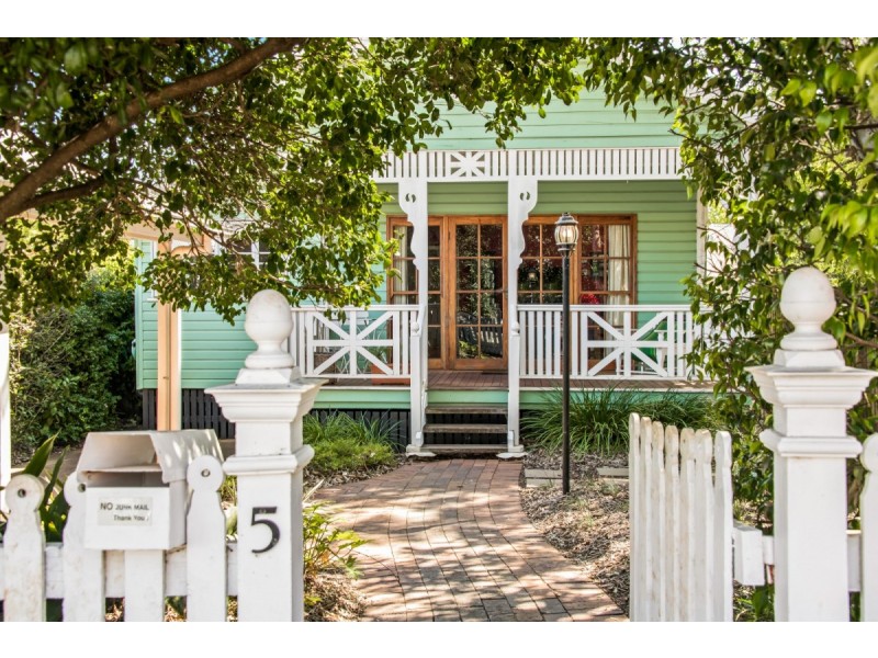 5 Sir Street, North Toowoomba QLD 4350