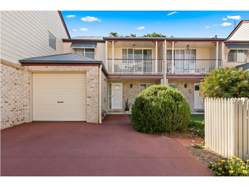 18/279 Mackenzie Street, Centenary Heights QLD 4350