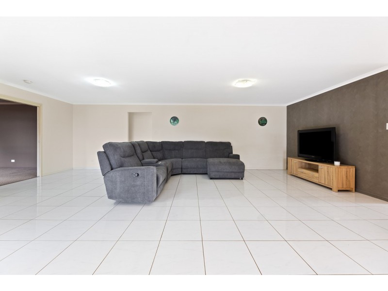 11 Panorama Crescent, Gowrie Junction QLD 4352