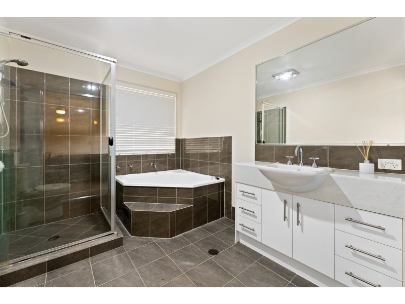 11 Panorama Crescent, Gowrie Junction QLD 4352