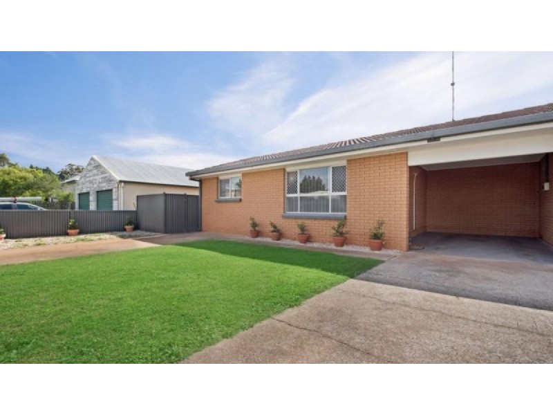 1/2 Doncaster Street, Newtown QLD 4350