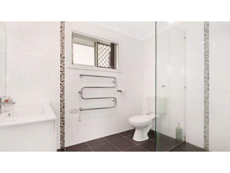 1/2 Doncaster Street, Newtown QLD 4350