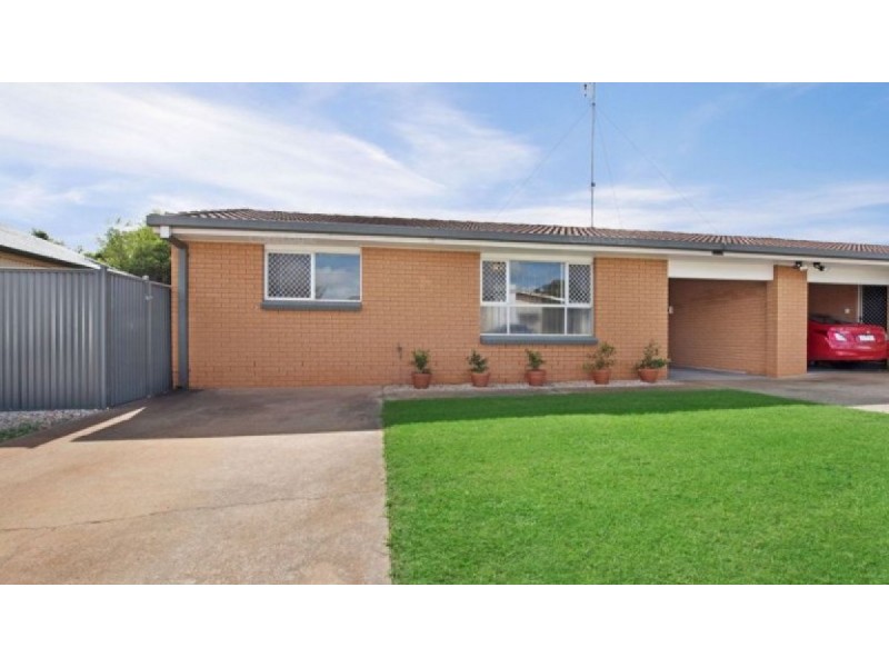 1/2 Doncaster Street, Newtown QLD 4350