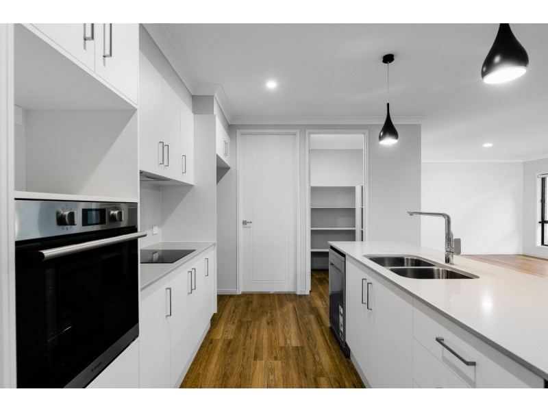4 Fullbrook Avenue, Highfields QLD 4352