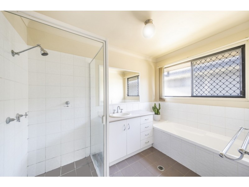 9 McShane Drive, Mount Kynoch QLD 4350