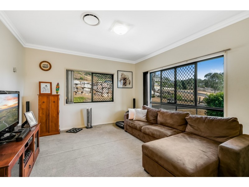 1 Karingal Court, Glenvale QLD 4350