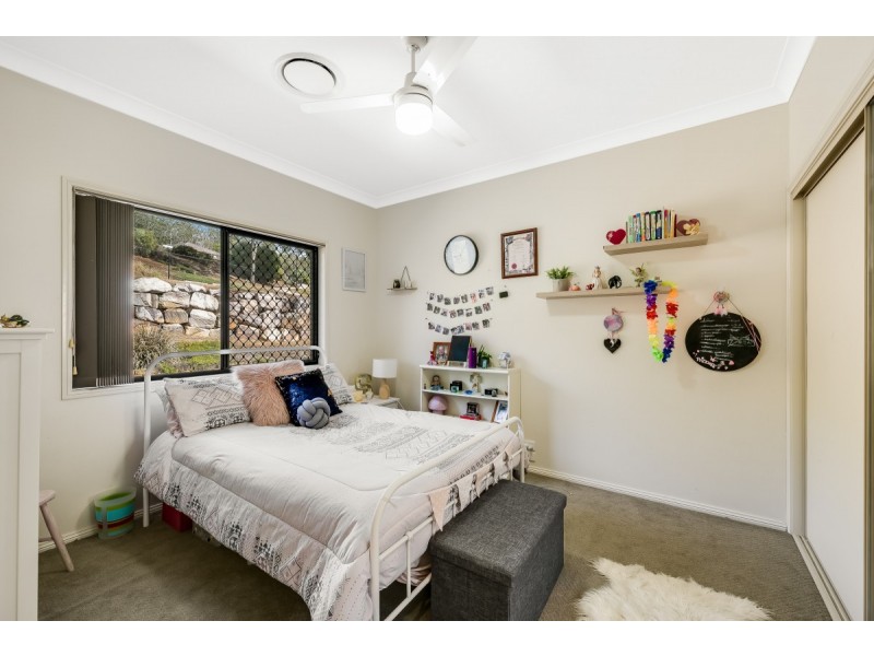 1 Karingal Court, Glenvale QLD 4350