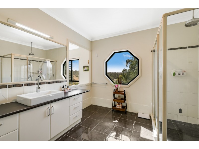 1 Karingal Court, Glenvale QLD 4350