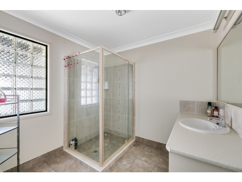 1 Karingal Court, Glenvale QLD 4350