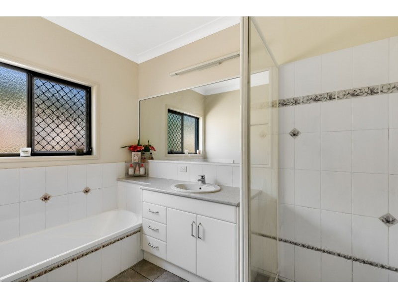 1 Karingal Court, Glenvale QLD 4350