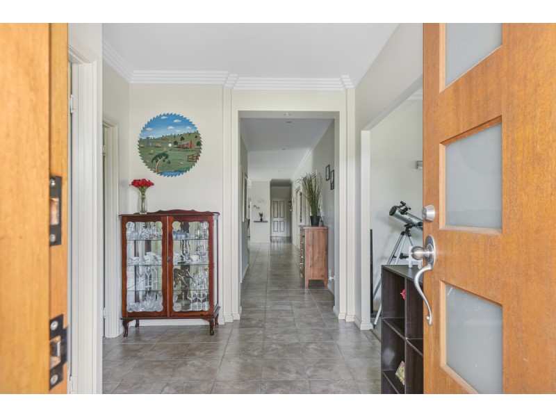 1 Karingal Court, Glenvale QLD 4350