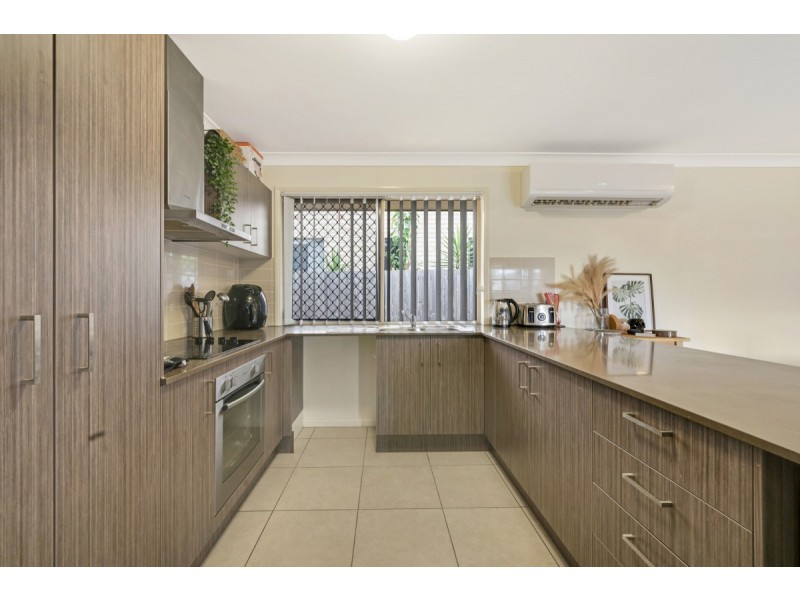 4 Zachary Court, Hillcrest QLD 4118