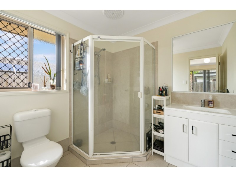 4 Zachary Court, Hillcrest QLD 4118