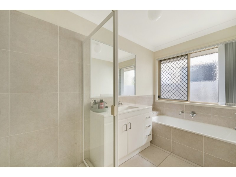 4 Zachary Court, Hillcrest QLD 4118