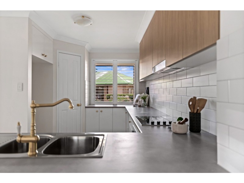 20/279 Mackenzie Street, Centenary Heights QLD 4350