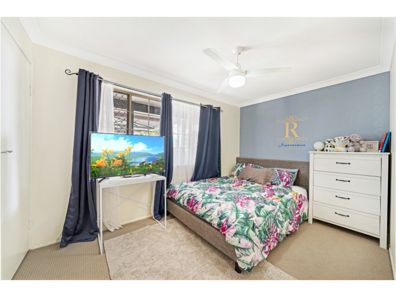 8 Danvers Court, Hillcrest QLD 4118