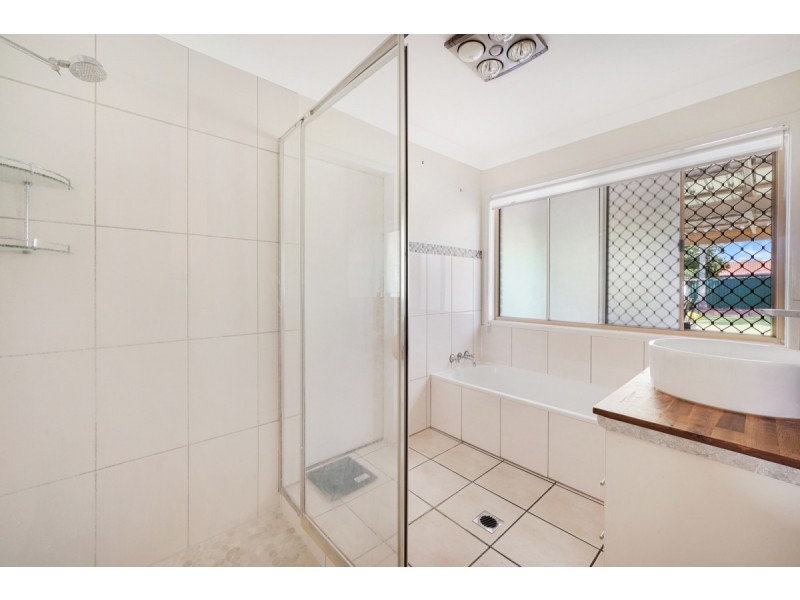 8 Danvers Court, Hillcrest QLD 4118