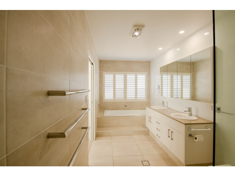 Villa 265/97-161 Hogg Street, Cranley QLD 4350