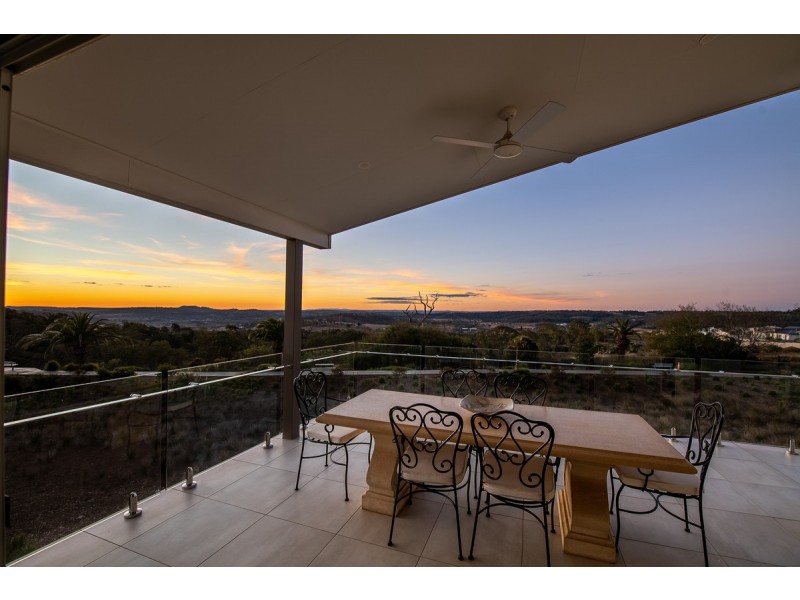Villa 265/97-161 Hogg Street, Cranley QLD 4350