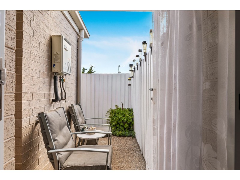 2/77 Platz Street, Darling Heights QLD 4350